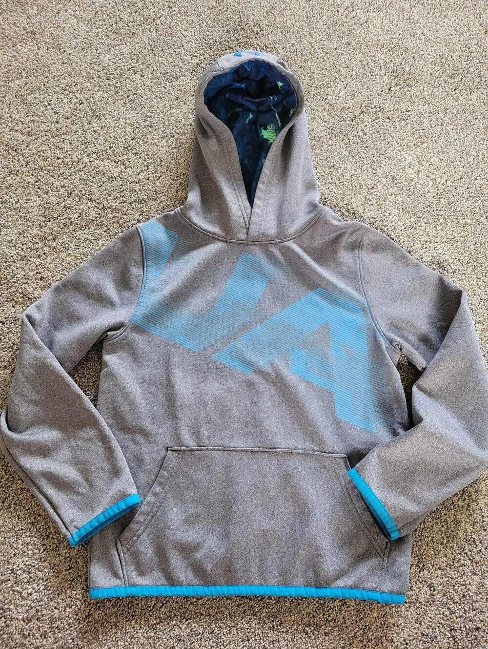 Youth small under armour hoodie